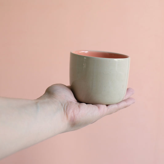 Cappuccino-Becher - Handgefertigt Natur mit Apricot Innenseite