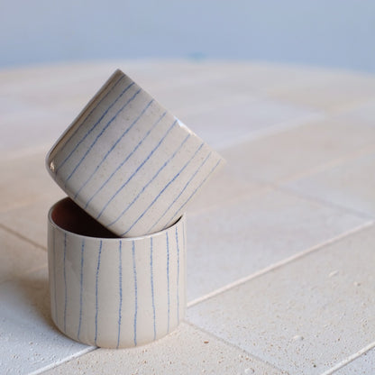 Cappuccino-Becher - Handgefertigt Linien mit Apricot Innenseite