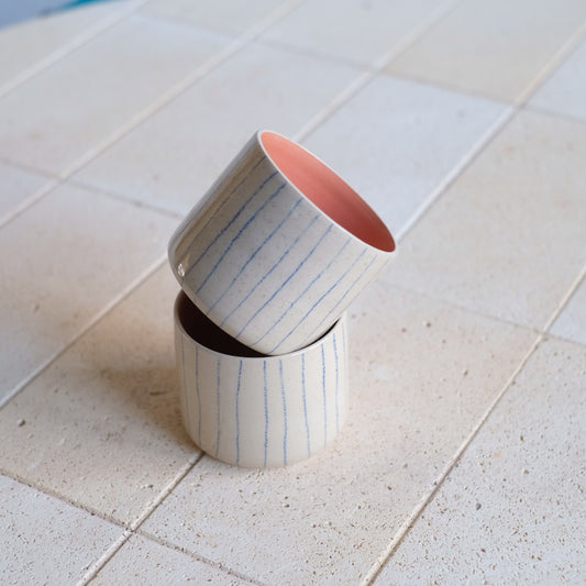 Cappuccino-Becher - Handgefertigt Linien mit Apricot Innenseite