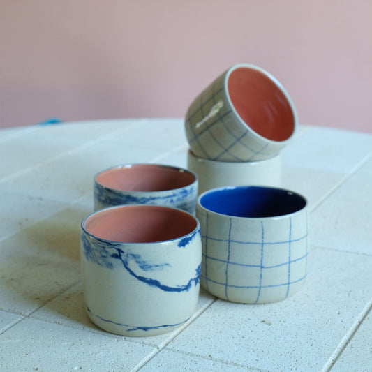 Keramikbecher Swirl Marmor - Handgefertigt in Creme mit Apricot Innenseite