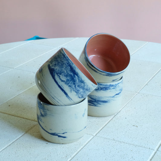 Keramikbecher Swirl Marmor - Handgefertigt in Creme mit Apricot Innenseite